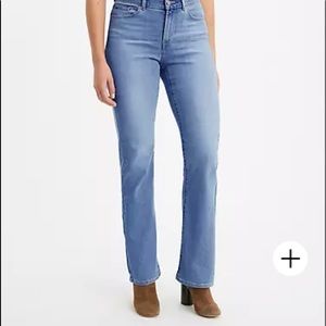Women Levi’s Jeans